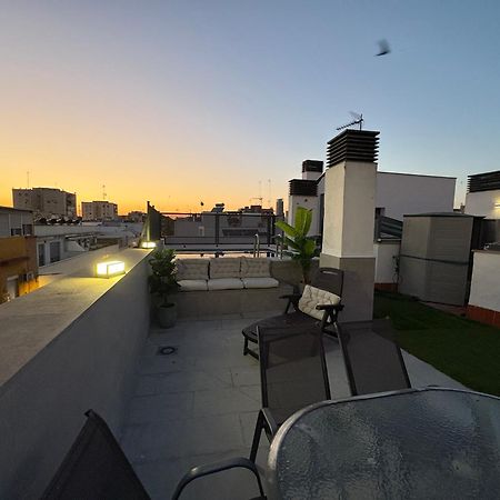 Atico Triana Con Piscina Privada Apartamento Sevilha Exterior foto